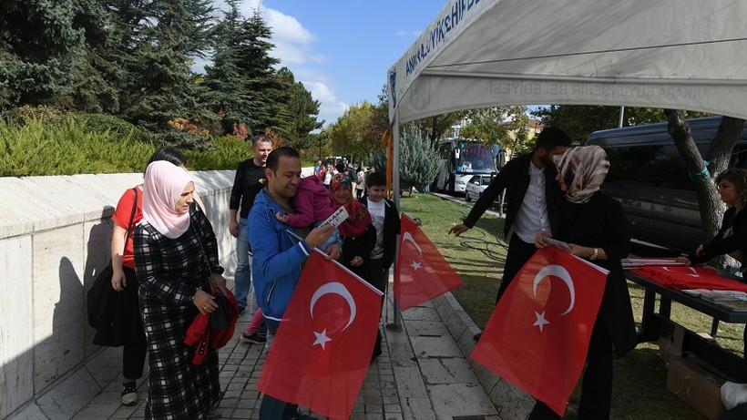 Ankara Büyükşehir Belediyesi'nden Anıtkabir'i ziyaret edenlere anlamlı hediye