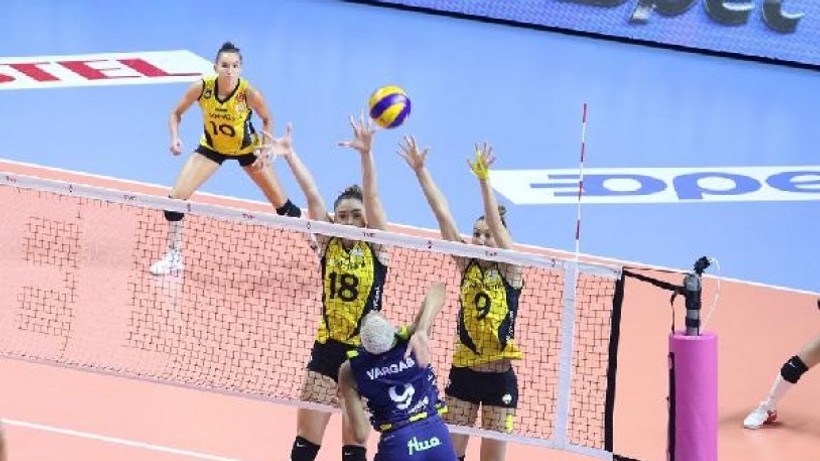 Fenerbahçe, Vakıfbank Opet'e set vermedi