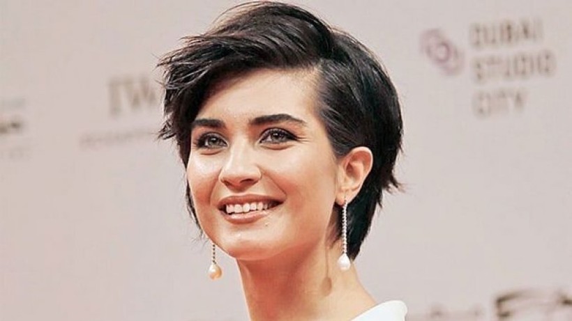 Tuba Büyüküstün'ün makyajsız hali şaşırttı!