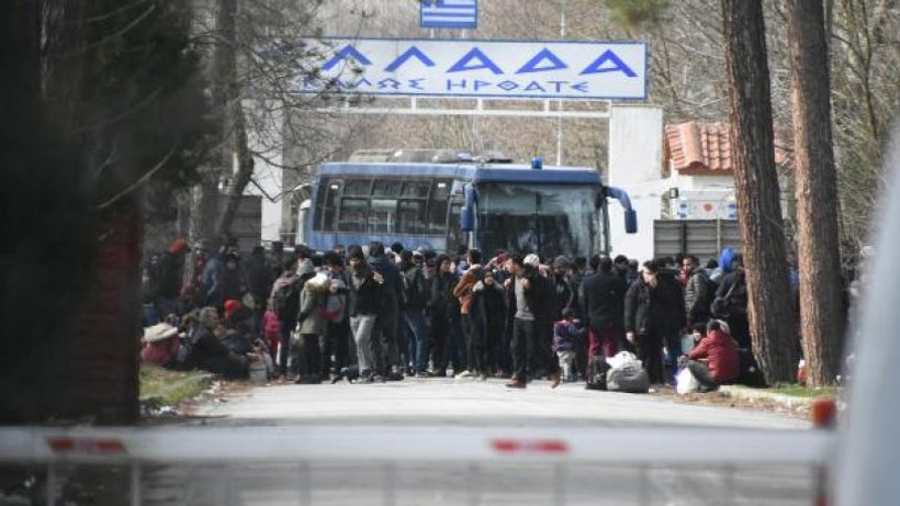 Yunanistan Pazarkule Sınır Kapısı'nı geçişlere kapattı