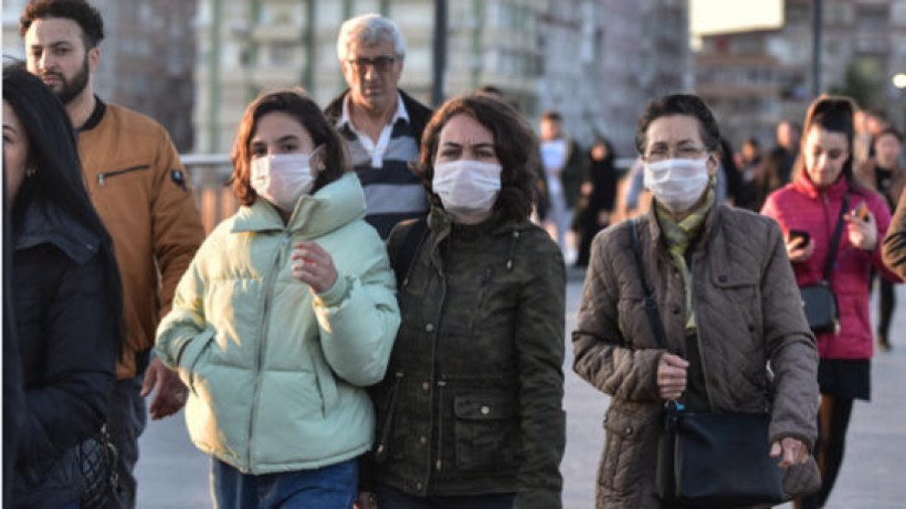 1 kişi kaç kişiye koronavirüs bulaştırabilir? Sosyal izolasyonun önemi ortaya koyan rakam