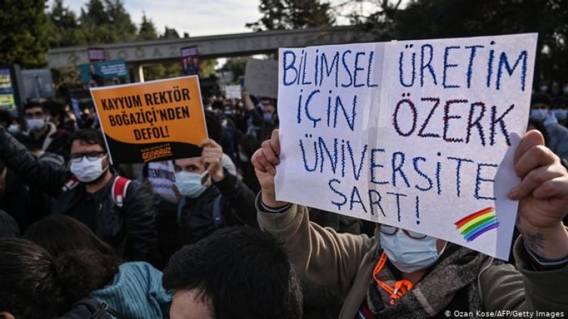 AKP’li rektör atamasını protesto eden öğrencilerden kan donduran ifadeler: Çıplak aramaya maruz kaldık