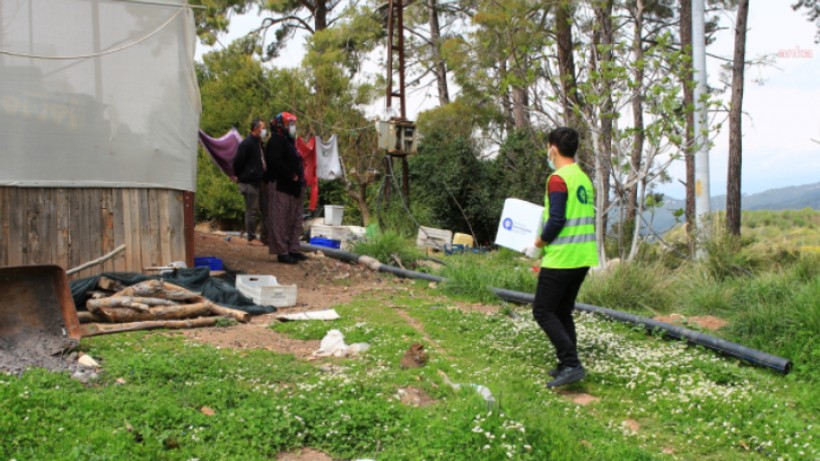 Antalya Büyükşehir'den karantina bölgesine gıda desteği