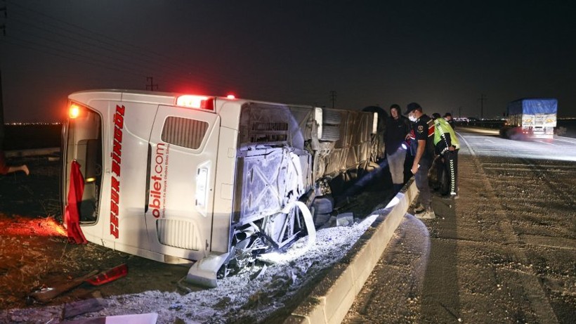 Konya'da yolcu otobüsü devrildi: 14 yaralı