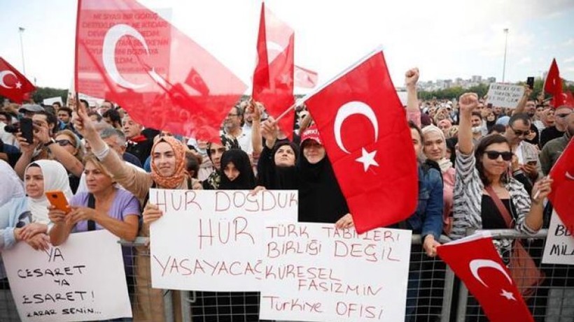 Miting yerleri değiştirilen aşı karşıtları: Asla pes etmiyoruz