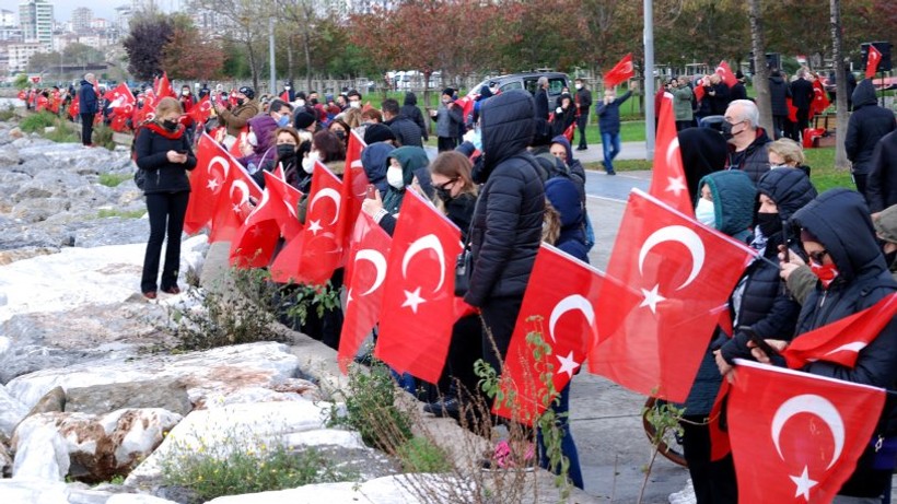 Kadıköy ve Maltepe'de 'Ata'ya saygı zinciri' oluşturuldu