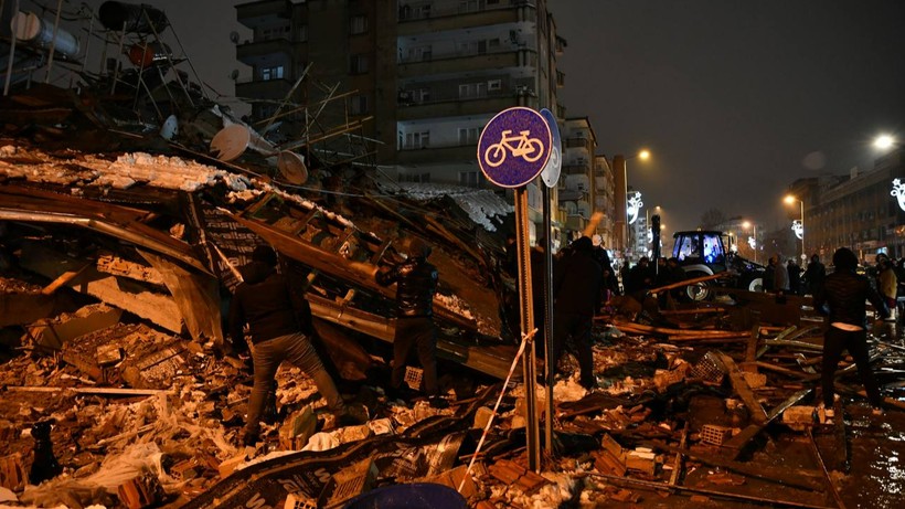 Yüksek Mimar Ünal: Depremzedelerin barınma ihtiyacı için prefabrik yapıları önemsemeliyiz