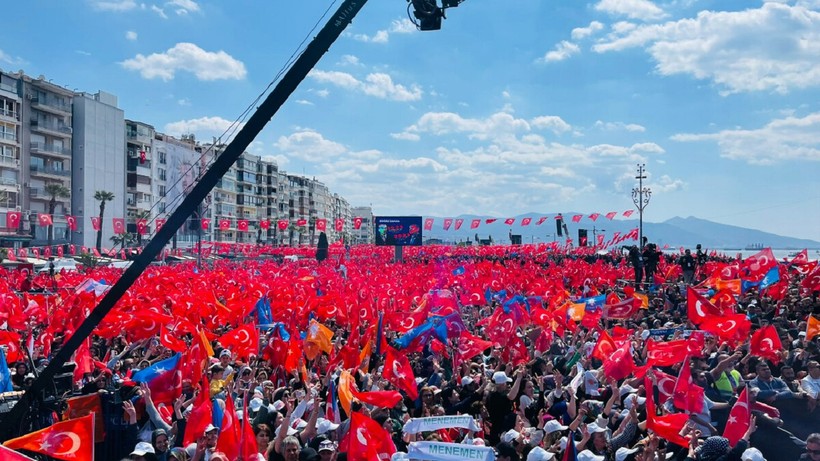 Sanatçılardan siyasi partilere kötü haber: Hakkımızı arayacağız