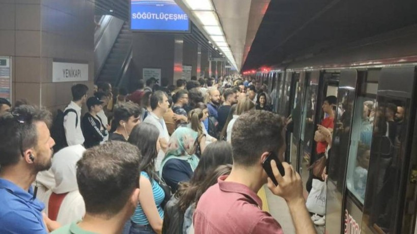 Marmaray'da intihar! Seferler bir süre gecikmeli yapıldı