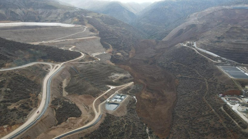 Maden ocağındaki faciada işçilere hala ulaşılamadı