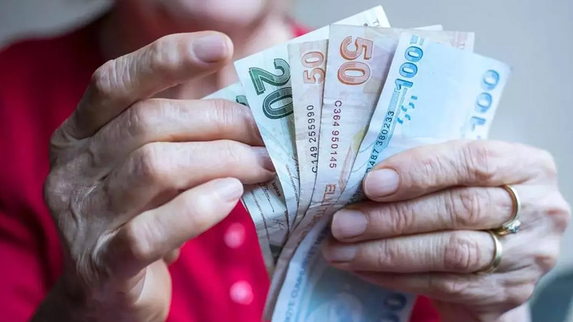 Milyonlarca Emeklinin Gözü Ankara'da... En Düşük Maaş İçin Yeni Gelişme: Mehmet Şimşek Hangi Rakama İşaret Etti?