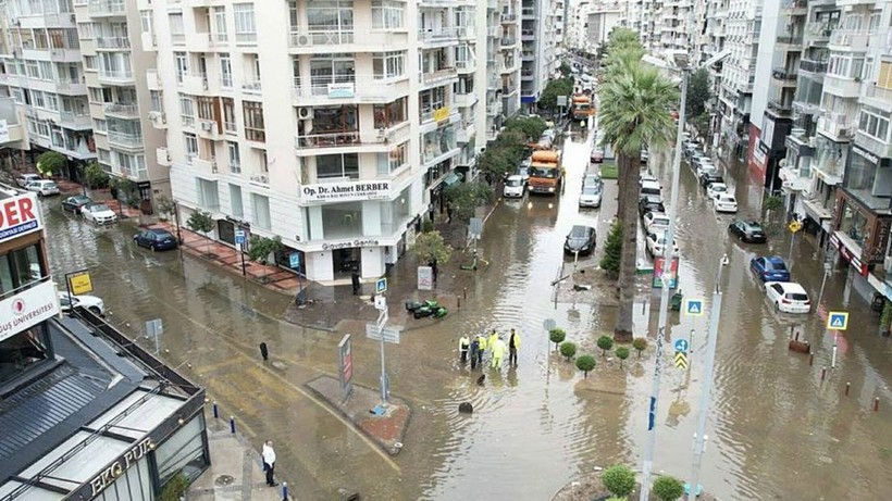 İzmir İçin Kritik Deprem Uyarısı: Deniz Şehrin İçine Geçecek