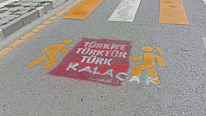 Van'da Kürtçe Trafik Uyarılarını Kapatan Çocuk Konuştu: Avukat ve Polisten 'Fikir' Almış