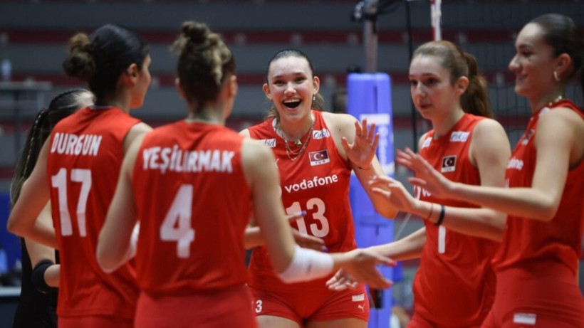 U 20 Kadın Voleybol Takımımız Avrupa Şampiyonası'nda Yarı Finale Yükseldi