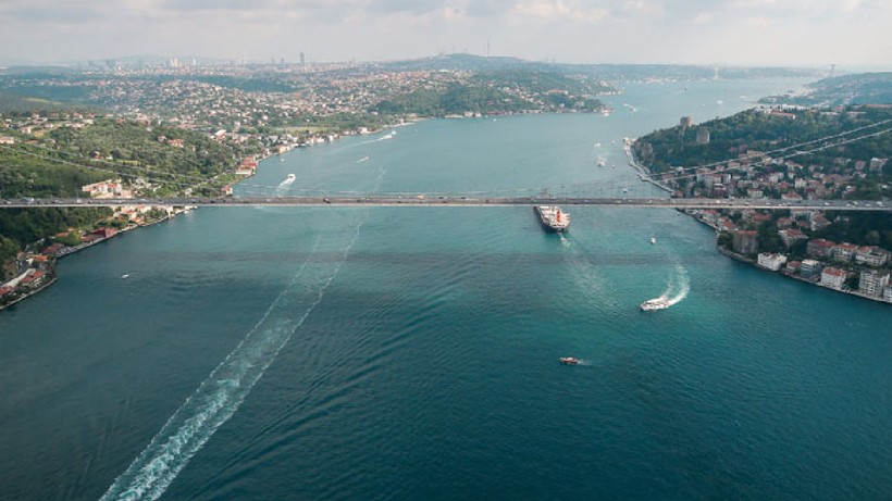 İstanbul Boğazı Gemi Trafiğine Kapatıldı