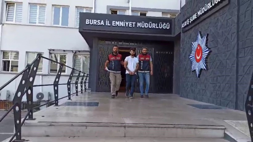 24 Yıl Hapisle Aranan Şahsın Yakalanmamak için Bulduğu Taktik Polisi Bile Şaşırttı