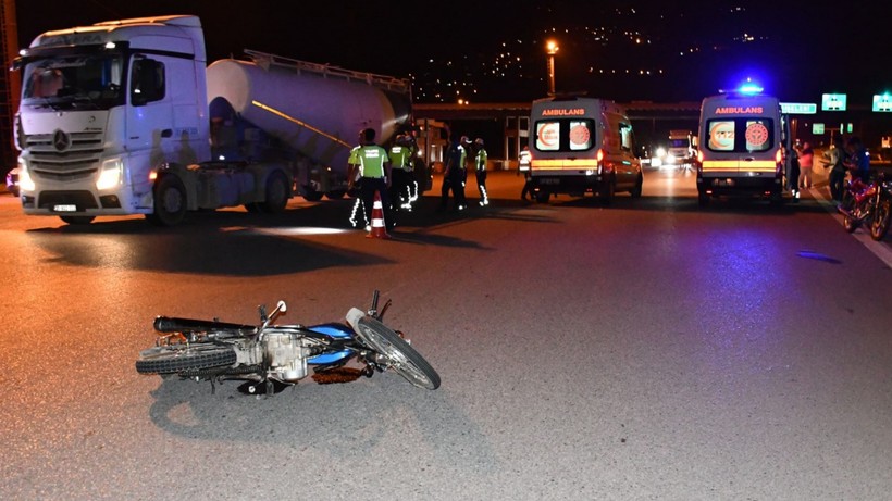 Dur İhtarına Uymayan Motorcu 3 Kişiyi Yaraladı