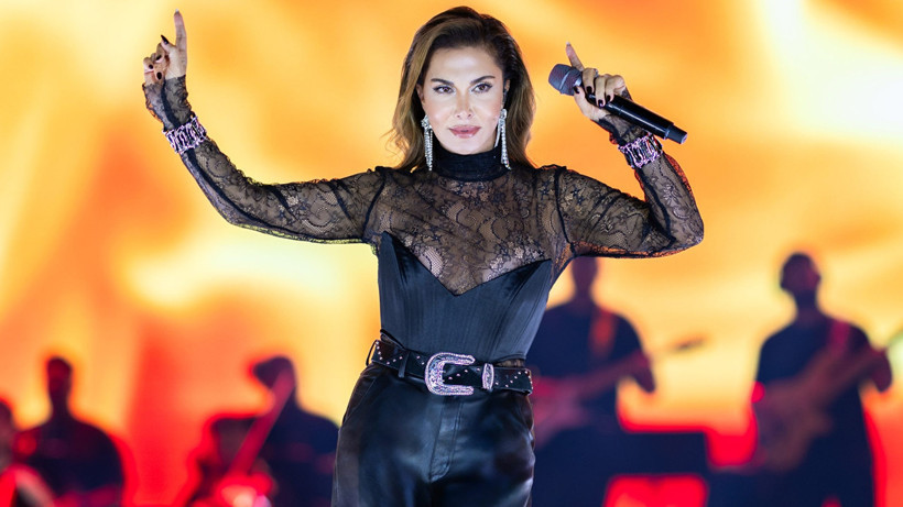 Sahnelerdeki Ebru Yaşar Fırtınası Tam Gaz! Ünlü Şarkıcı Rekora Doymuyor