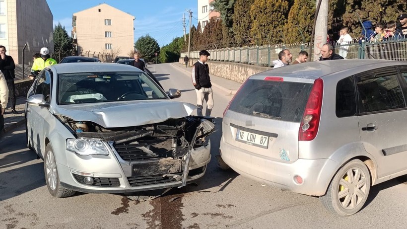 Bursa'da Feci Kaza: 4 Kişi Yaralandı