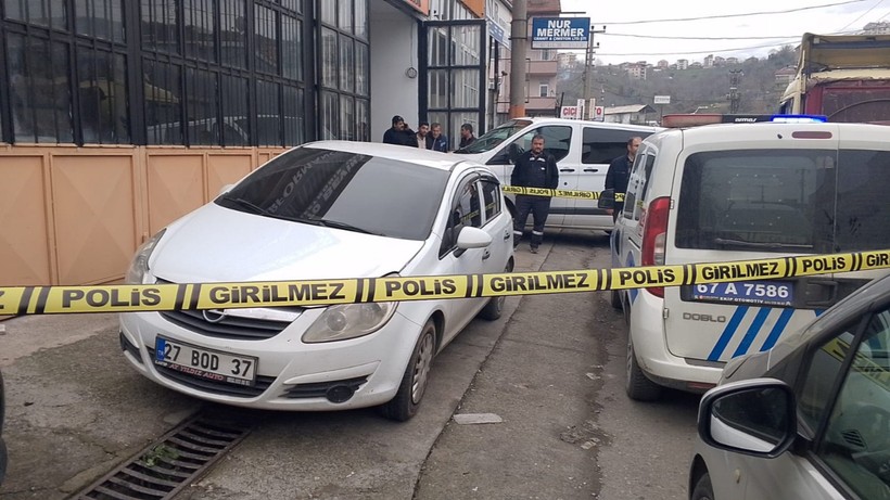 Kötü Koku Ekipleri Harekete Geçirdi: Otomobilde Ölü Bulundu