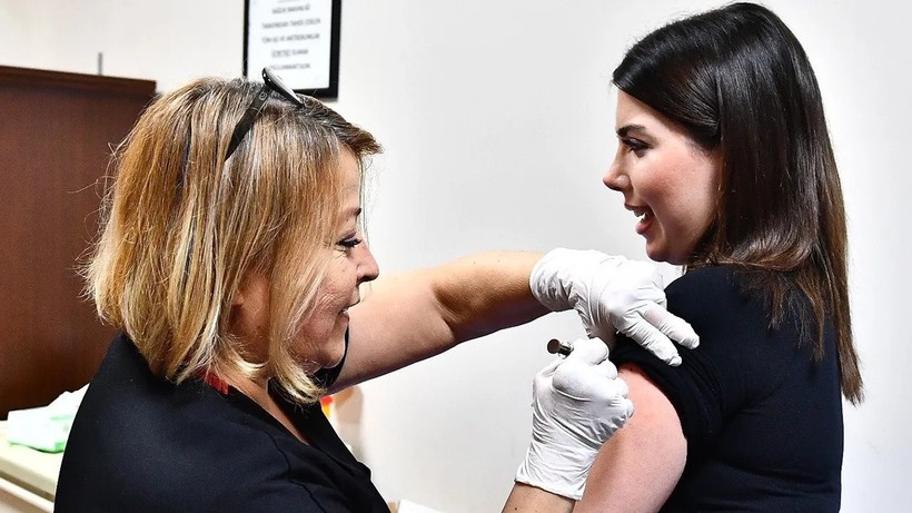 İzmir'de HPV'ye Karşı Aşılama Kampanyası Başlatıldı