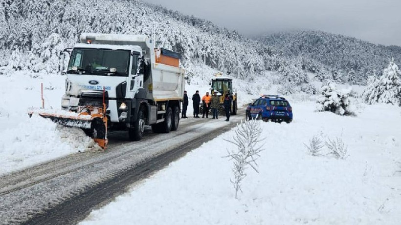 Orta Okullar Tatil Edilmişti! Afyonkarahisar Kar Sonrası Beyaza Büründü