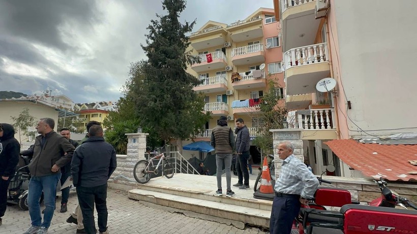 Depreme Dayanıksız Bina Tahliye Edildi, Kiracılar Neye Uğradıklarını Şaşırdı