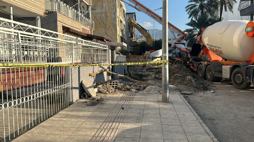 Hatay'da 16 Daireli Bina Boşaltıldı