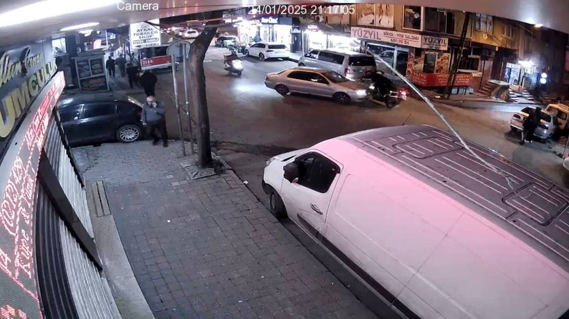 Otomobilin Çarptığı Yunus Polisler Yaralandı