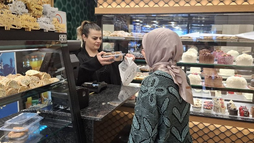 Osmanlı’nın Asırlık Lezzeti Kapıda Kuyruk Oluşturdu, Başı Var ama Sonu Yok, Kapış Kapış Gidiyor