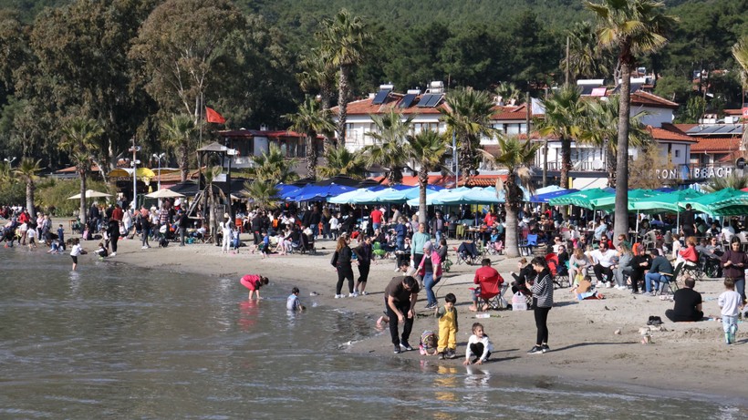 Muğla'da Vatandaşlar Sahillere Akın Etti