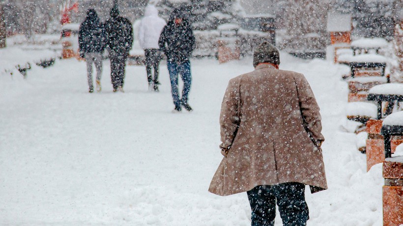 Meteoroloji'den Yola Çıkacaklara Uyarı: Sıcaklık 10 Derece Birden Düştü, Kuvvetli Kar Var