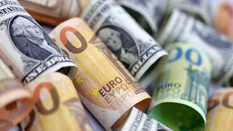 Dolar ve Euroda Günün İlk Rakamları