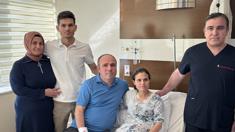 Kardeşlerin Hayatını Ebeveynleri Kurtardı: Anne Oğluna, Baba Kızına Böbreğini Verdi