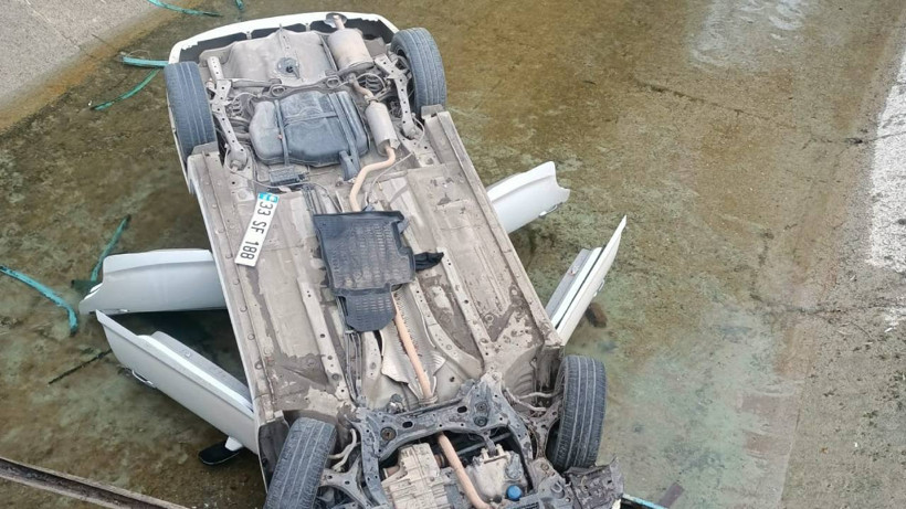 Sulama Kanalına Düşen Otomobildeki 3 Kişi Yaralandı