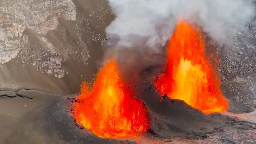 Hawaii'de Kilauea Yanardağı Yeniden Lav Püskürttü