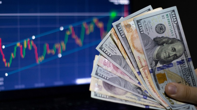 Döviz Kurunda Tansiyon Fırladı! Dolar Rekora Koşuyor