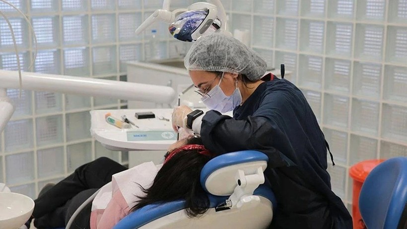 Sağlıkta İsyan Büyüyor! Diş Hekimleri İş Bıraktı