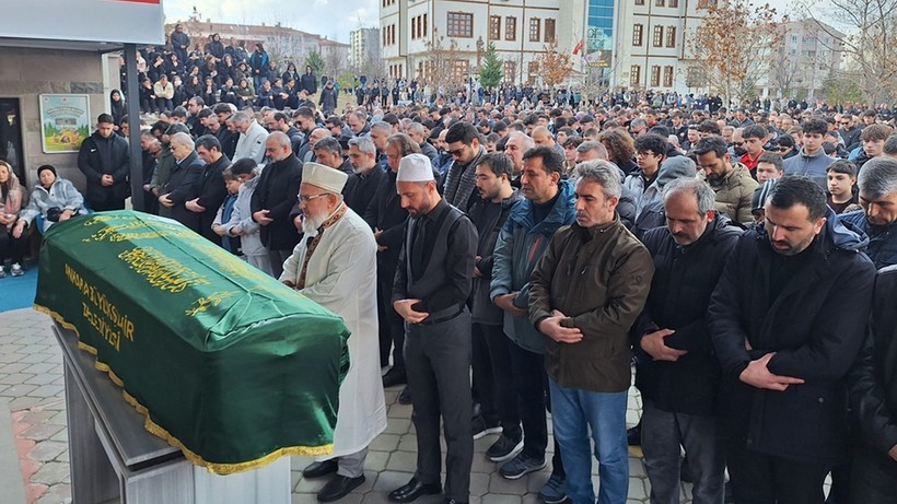 Maç Sırasında Kalp Krizi Geçiren Antrenöre Son Veda