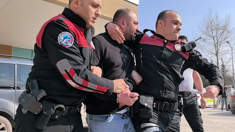 Alkollü Sürücü Polisleri Çileden Çıkardı, Güçlükle Karakola Götürüldü