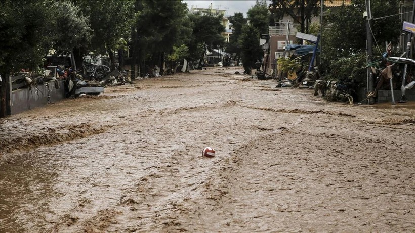 Önce Deprem Şimdi Sel! Yunanistan Felaketleri Art Arda Yaşıyor
