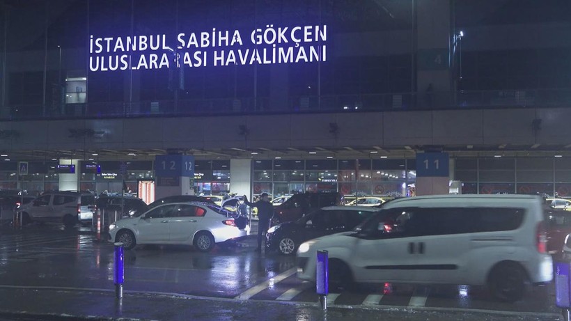 İstanbul Kara Teslim! Hava Trafiğine 'Kar' Engeli
