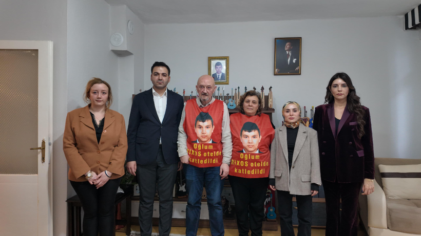 Şüpheli Bir Şekilde Hayatını Kaybetmişti: CHP'li İsimler Burak Oğraş'ın Ailesini Ziyaret Etti