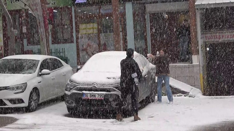 Bursa'da Kar Çilesi, Sürücüler Ne Yapacağını Şaşırdı