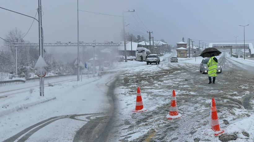 Bolu Dağı Geçişi Ulaşıma Açıldı: Küçük Araçların Geçişine İzin Veriliyor