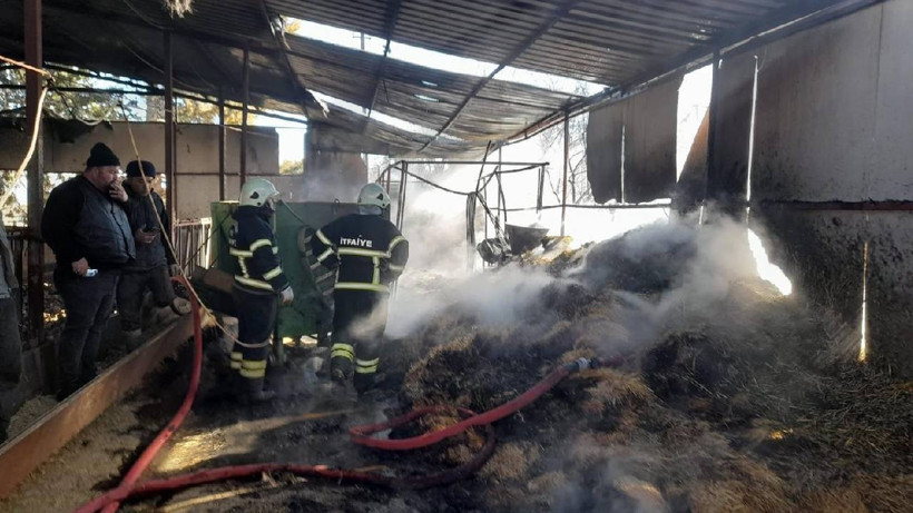 Burdur'da 100 Saman Balyası Cayır Cayır Yandı