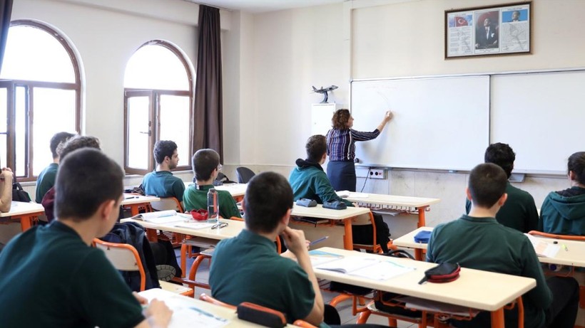 MEB'den Kafaları Karıştıran Karar! Öğrencilere 'Bir İşletme ile Sözleşme' Şartı
