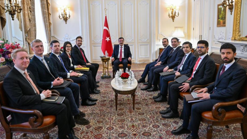 Cevdet Yılmaz İngiliz Milletvekili Khan ile Görüştü