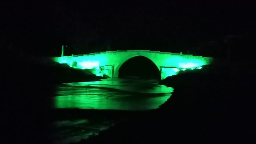 Tarihi Cendere Köprüsü Yeşil Işıklarla Aydınlatıldı