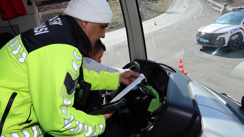 Jandarmadan Hakkari’de Trafik Denetimi